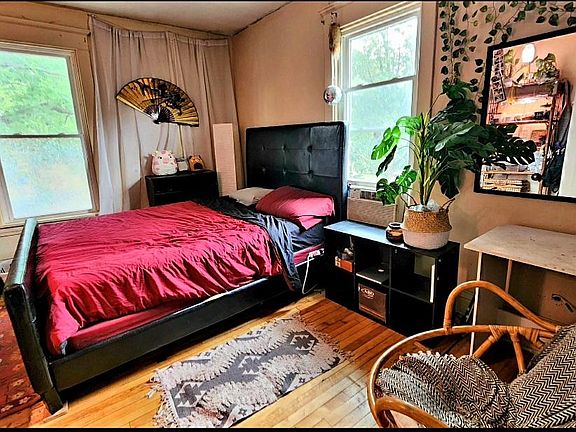 2nd image of 1008 26th Ave SE #2