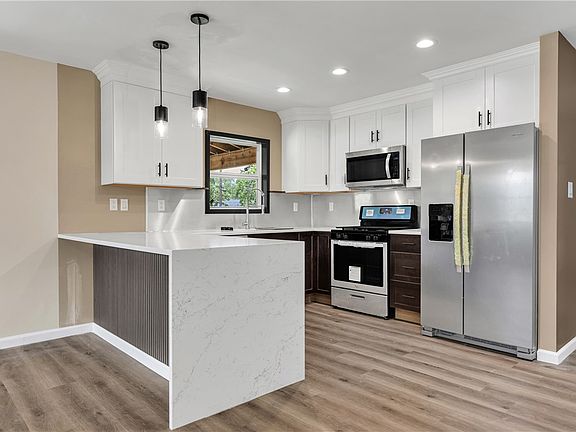 4th image of 2105 Cabot Cir