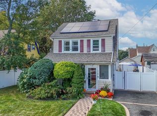 110 Parsons Dr, Hempstead, NY 11550