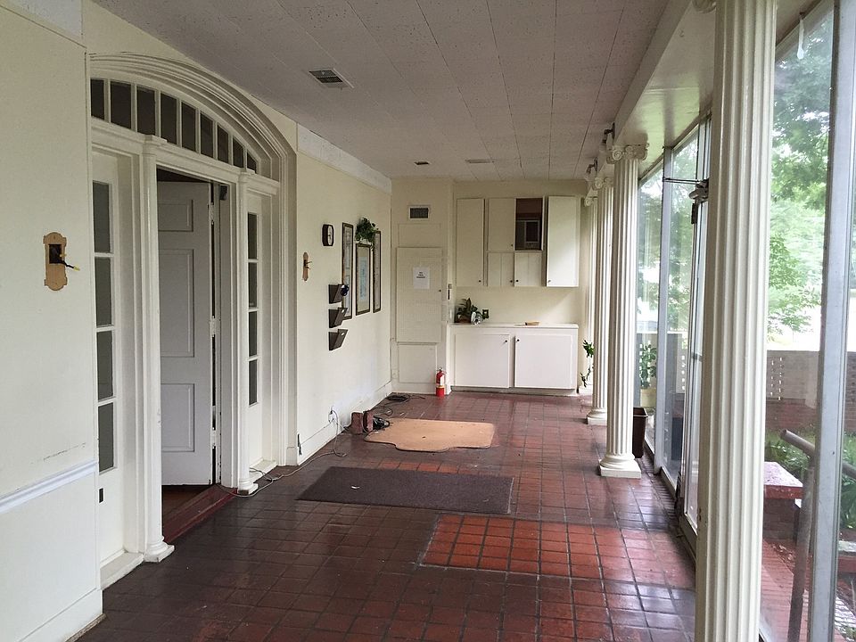 2nd image of 533 Jordan St