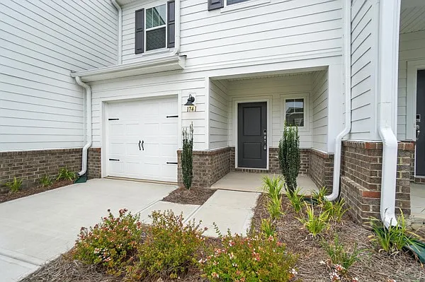 3 bed, 1400 sqft, $1,895 — Photo 2