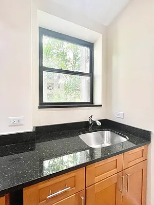 Rented by HOLTON REAL ESTATE INC. | media 4