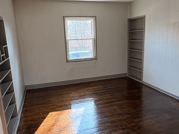 3rd image of 2061 Kensington Dr