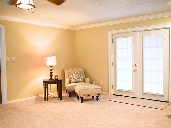 5th image of 4844 Tara Woods Dr E