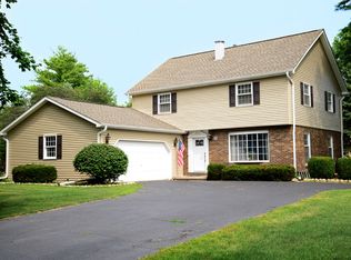 12 Cedar Gate Cir, Sugar Grove, IL 60554