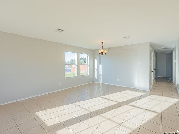 3rd image of 13318 Hampton Dale
