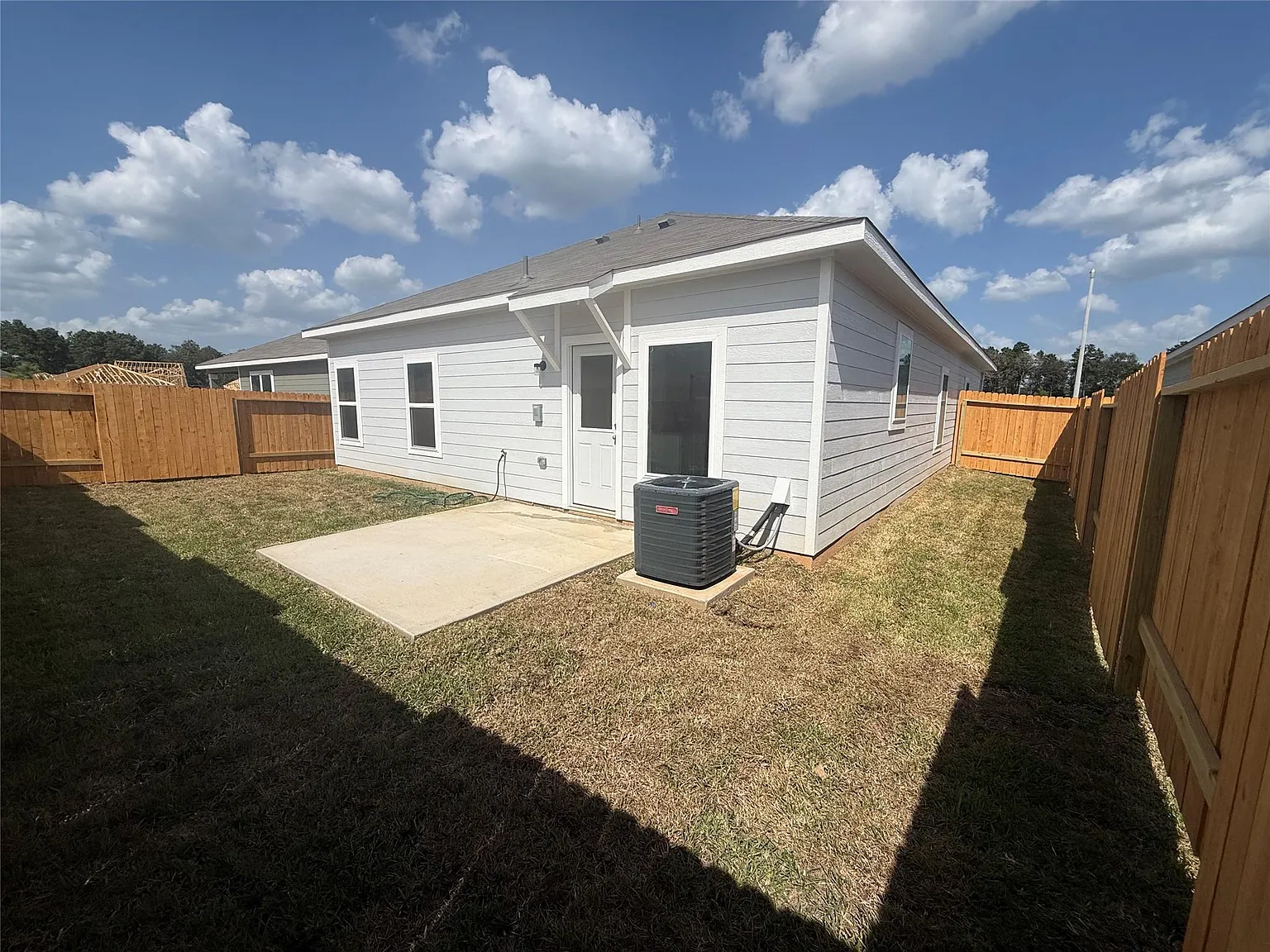 4 bed, 2.0 bath, 1852 sqft, $1,985 — Photo 2