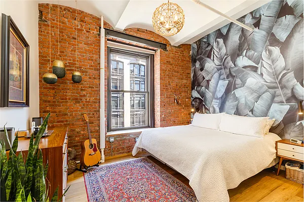 Sold by JMPIRE REAL ESTATE LLC | media 9