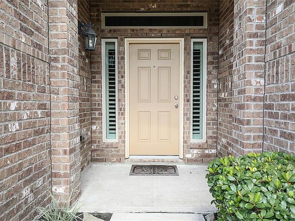 4th image of 1524 Brook Hollow Dr