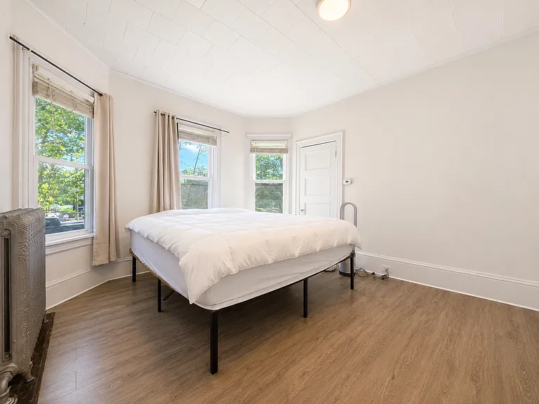 54 Cottage Pl #1 — Photo 3