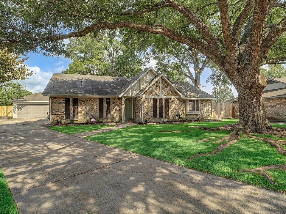 1st image of 2901 Castle Ct