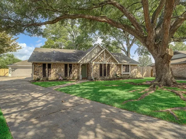 2901 Castle Ct, Pearland, TX 77581