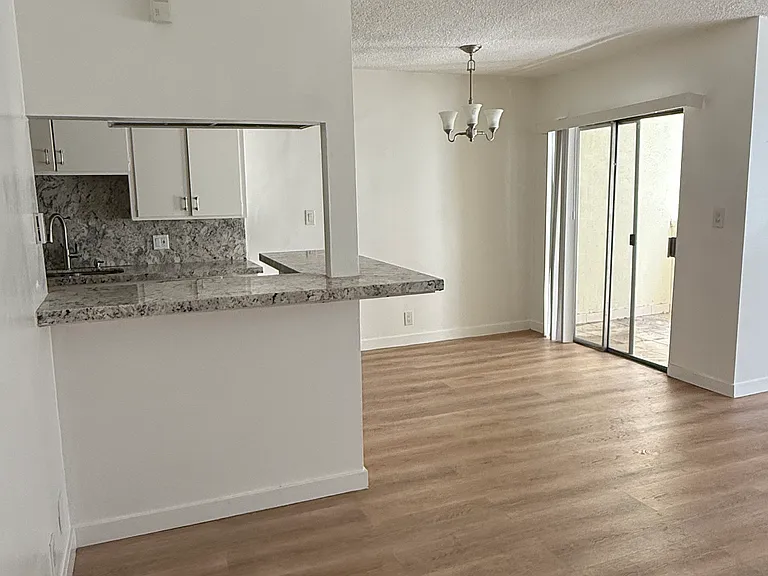 1133 N Detroit St #3 — Photo 12