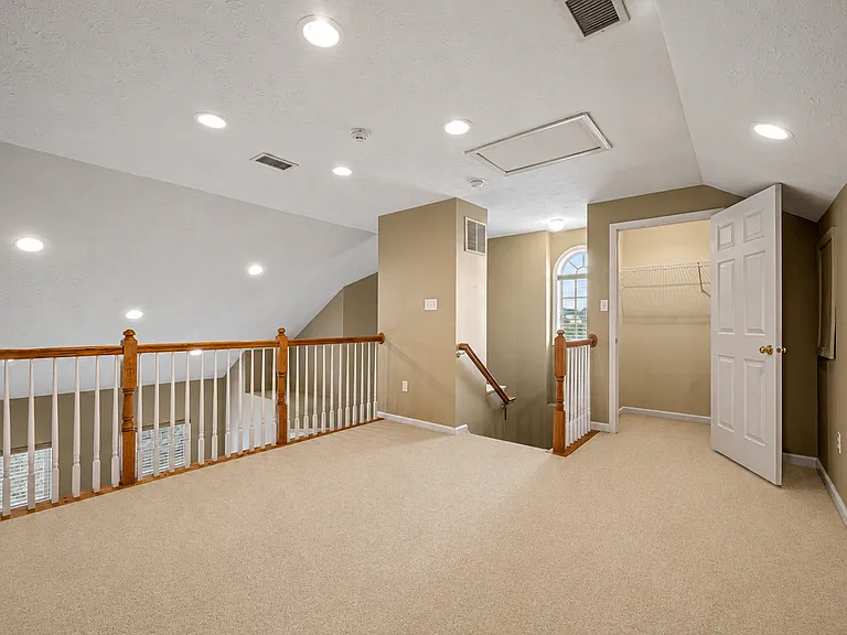 208 Village Pl — Photo 24