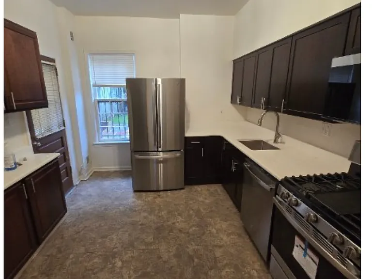 1110 K St SE — Photo 5
