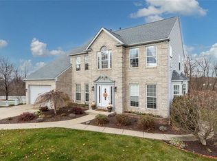 3 Lancelot Ln, Coraopolis, PA 15108