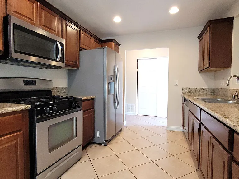 1253 Joshua St — Photo 3
