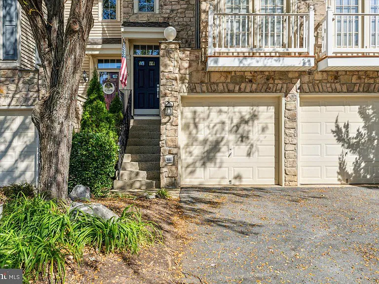 2442 Rippling Brook Rd — Photo 3