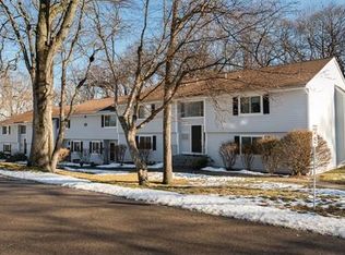 2 Beals Cove Rd APT B, Hingham, MA 02043