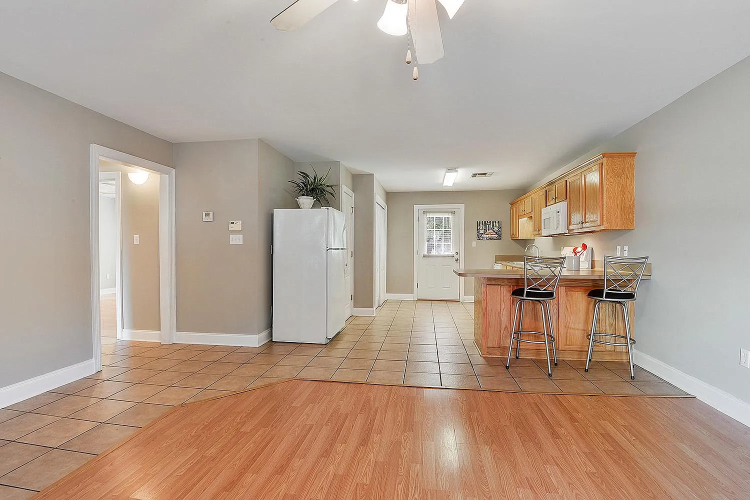 2 bed, 1000 sqft, $1,100 — Photo 3