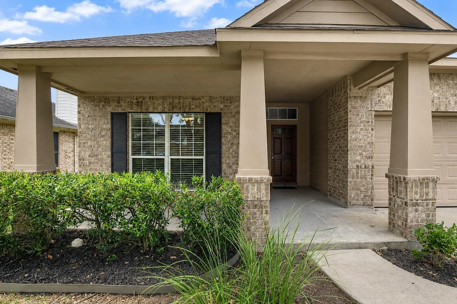 3 bed, 2.0 bath, 1635 sqft, $2,300 — Photo 1