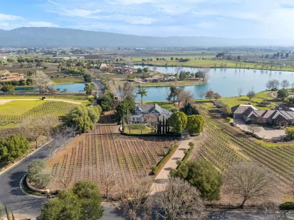 1450 Lakeview Ct, San Martin, CA 95046