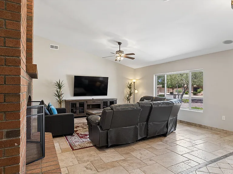 9023 W Patrick Ln — Photo 6