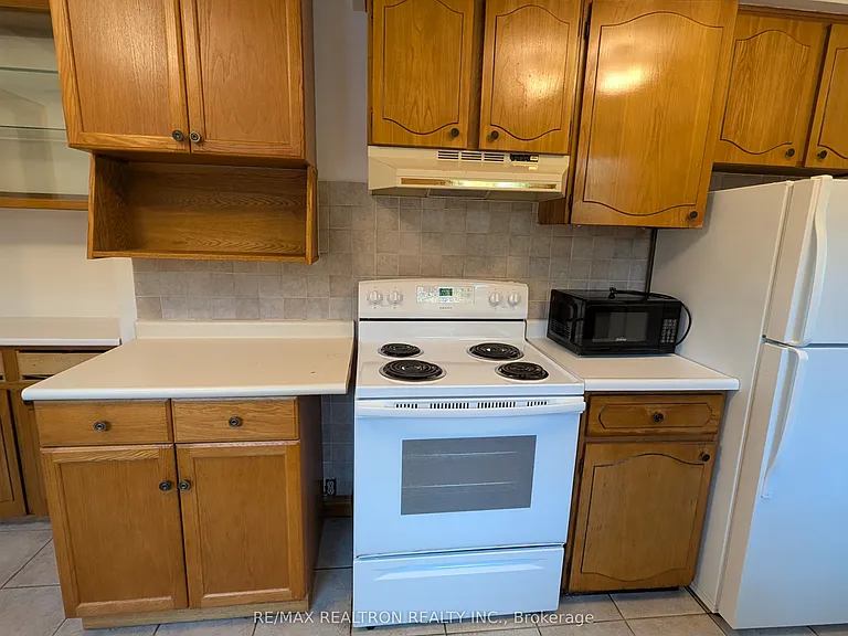 180 Church St S — Photo 12
