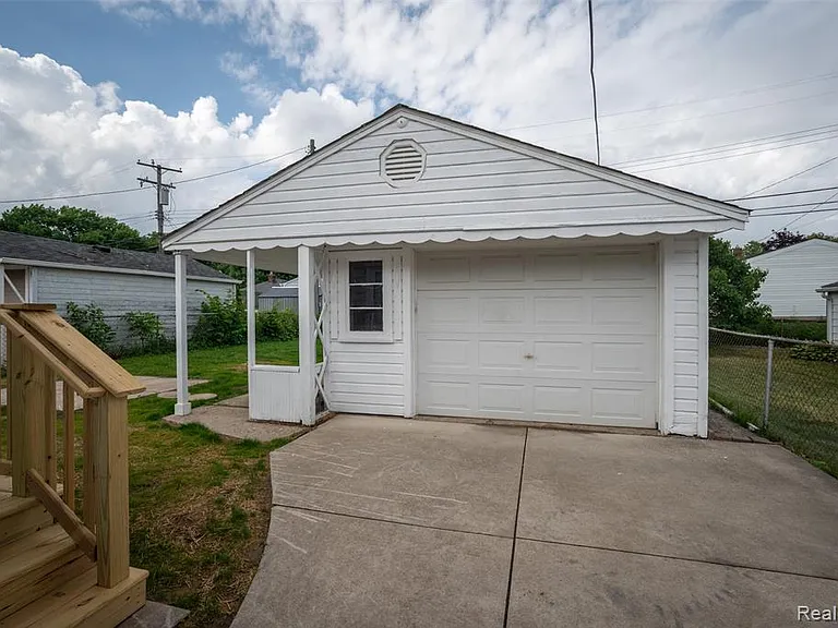 21328 Audette St — Photo 14