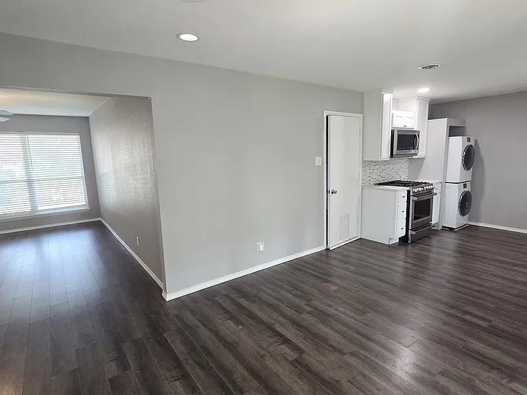 305 Dublin Dr — Photo 10