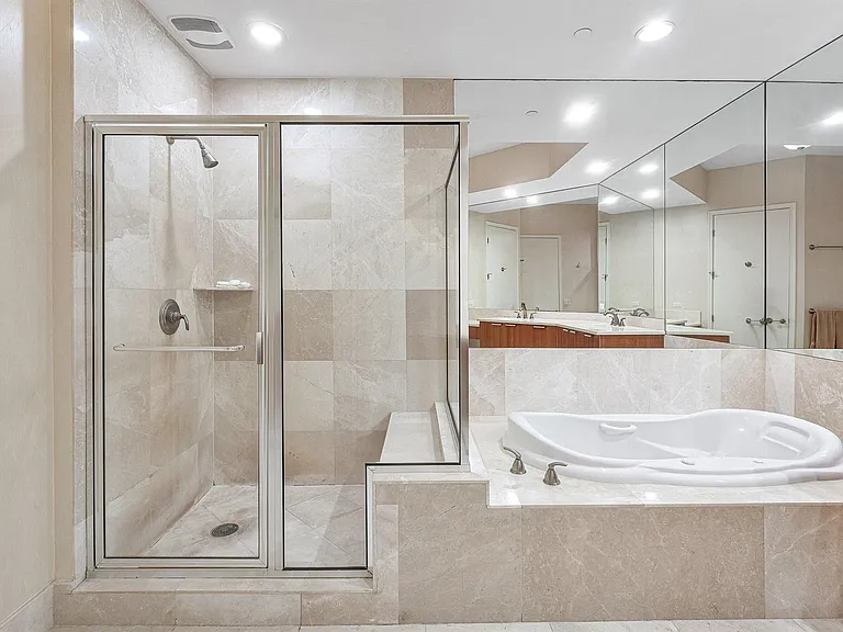2640 Lake Shore Dr #107 — Photo 17