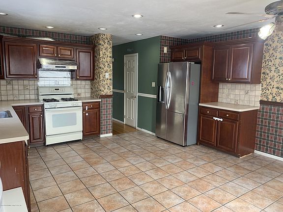 2nd image of 222 Corbin Ave