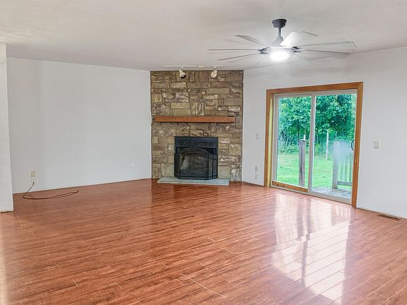 5th image of 916 N Pine Ridge Dr #46