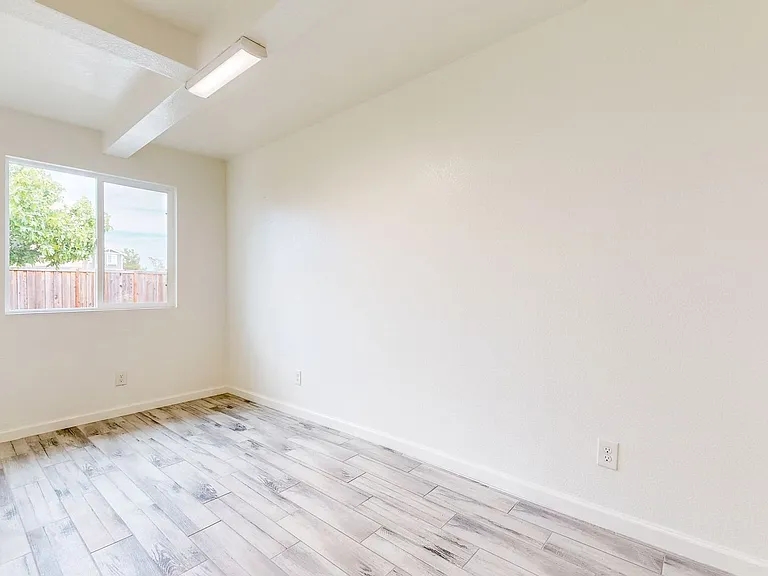 2113 Dennis Ln — Photo 22