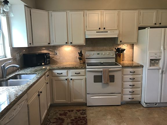 3rd image of 1408 Farrington Dr