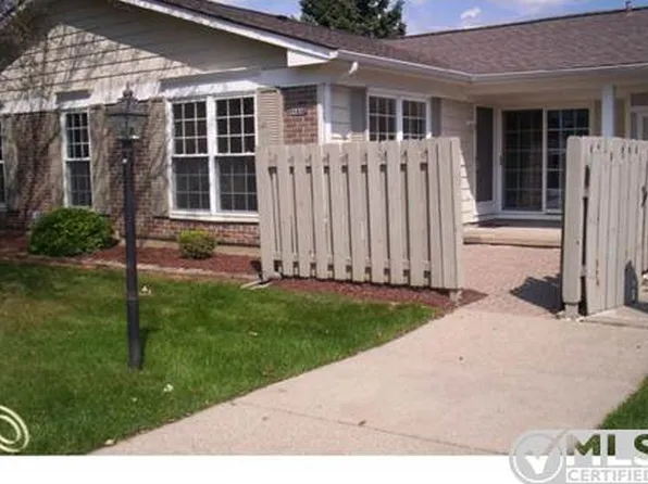 22727 Renford St #379, Novi, MI 48375