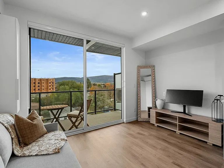 1301 Belaire Ave #0 — Photo 4