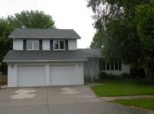 3803 Fairview Dr, Grand Forks, ND 58201