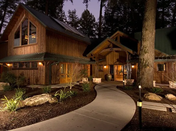 512 Meadowood Ln, Saint Helena, CA 94574