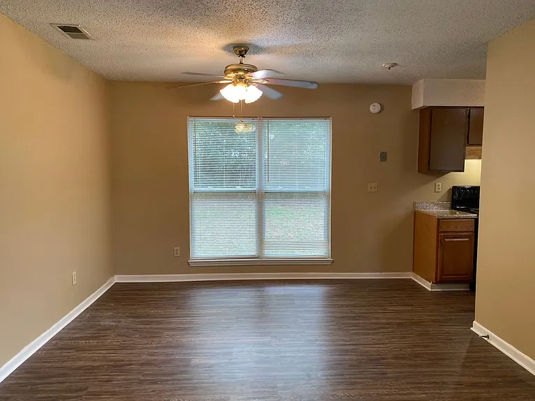 124 Westscott Dr — Photo 1