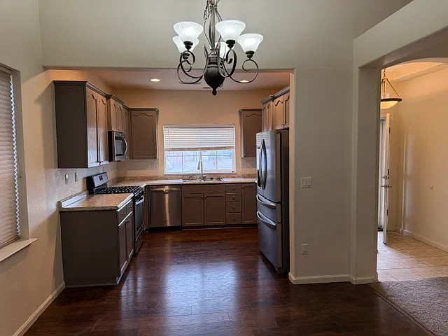 3 bed, 1800 sqft, $1,895 — Photo 4