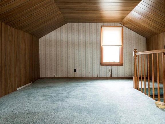 bedroom (second floor)