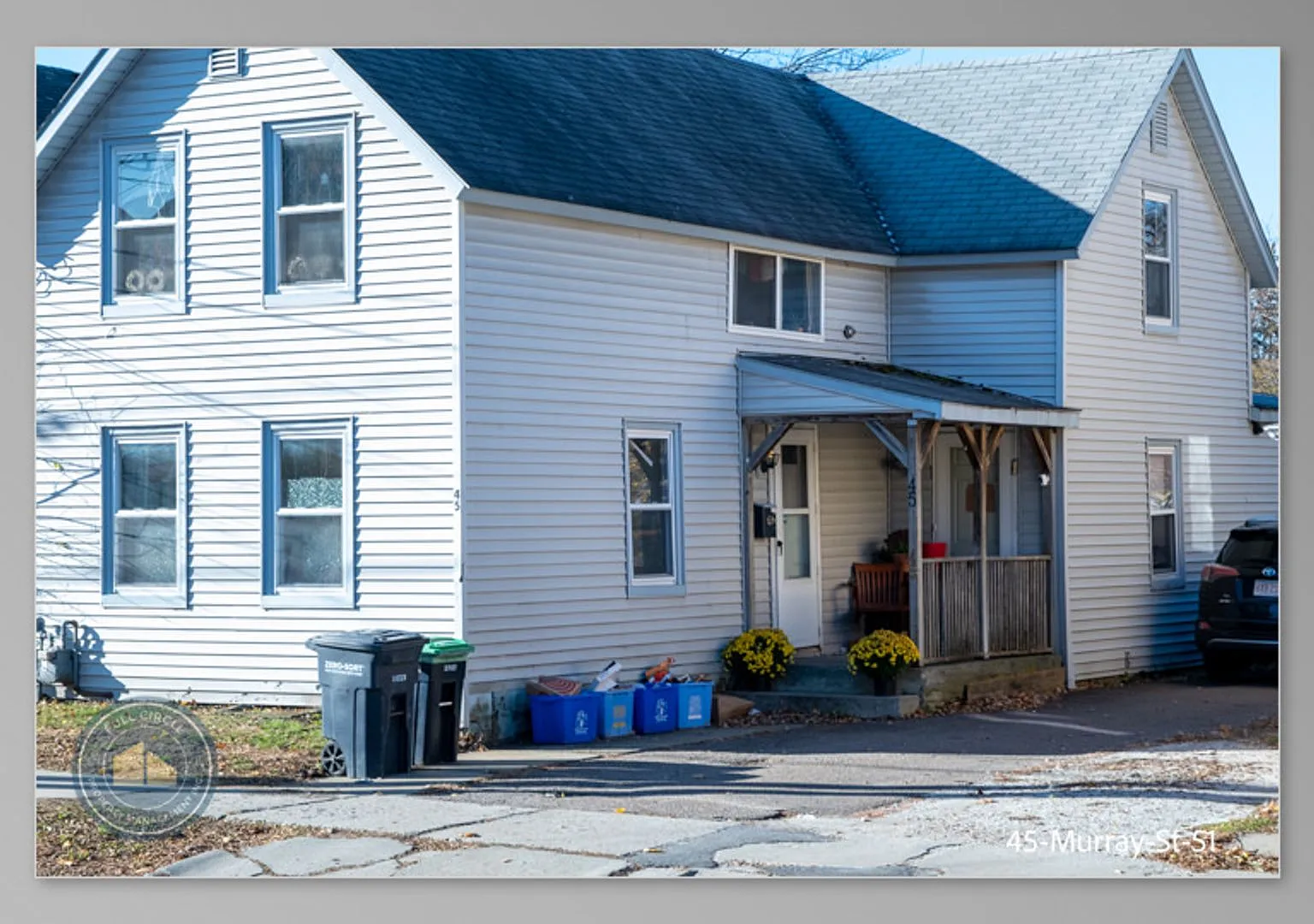 5 Bedroom with den, 2 Bathroom House in Downtown Burlington w/Off-Street Parking & Washer/Dryer i... — Photo 1