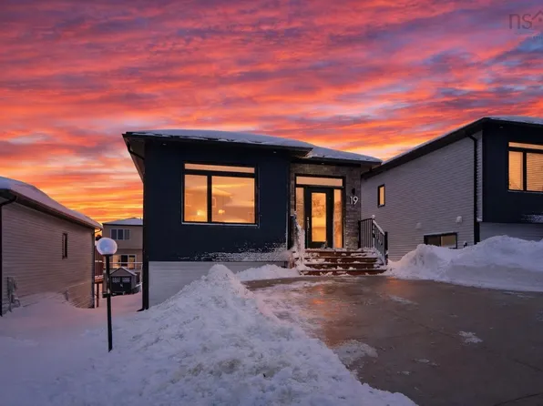 19 Thorngrove Ln, Halifax, NS B3T 0K1