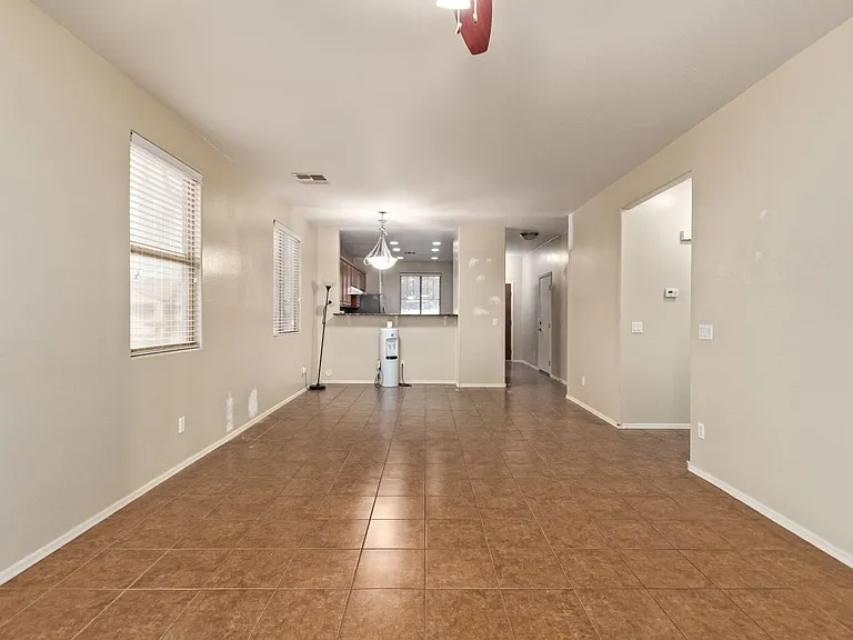 7419 W Glass Ln — Photo 8