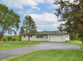 N79W27393 Plainview Rd, Hartland, WI 53029