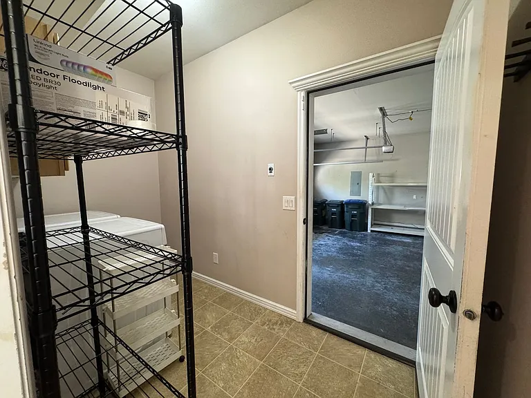4467 Castlerock Dr — Photo 28