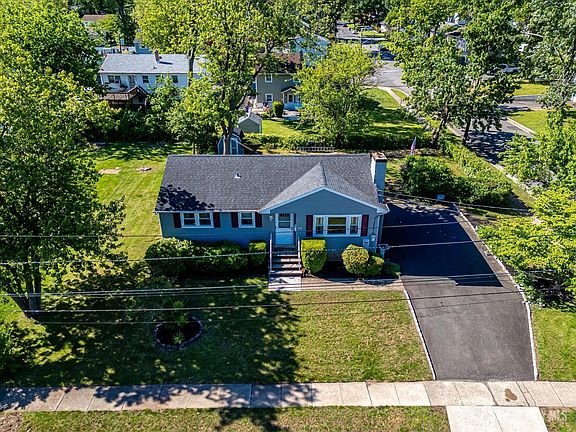 4th image of 29 Hopkinson Ave