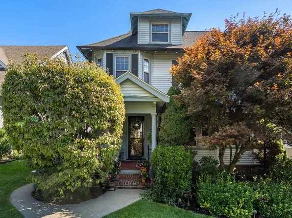 27 Richwood St, West Roxbury, MA 02132