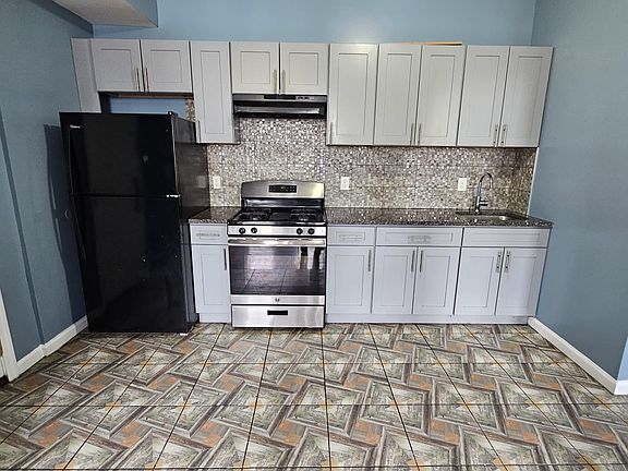 2nd image of 21 Stuyvesant Ave APT 2D